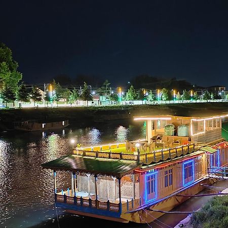 Houseboat Karima Palace Srīnagar Exterior foto