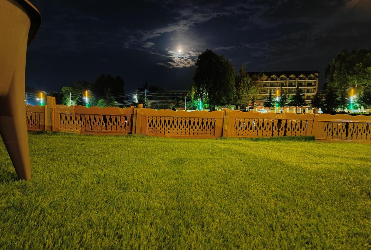 Houseboat Karima Palace Srīnagar Exterior foto
